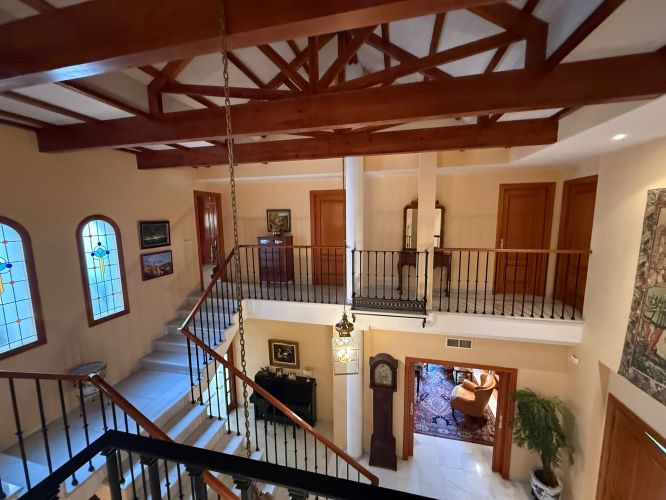 Exclusivo y Lujoso Chalet Independiente en el Brillante!
