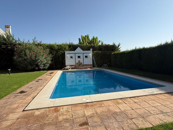 Exclusivo y Lujoso Chalet Independiente en el Brillante!