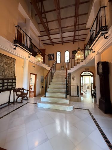 Exclusivo y Lujoso Chalet Independiente en el Brillante!