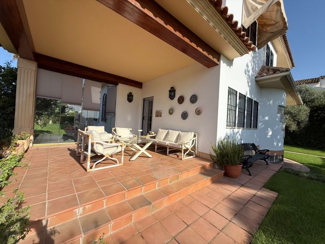 Exclusivo y Lujoso Chalet Independiente en el Brillante!