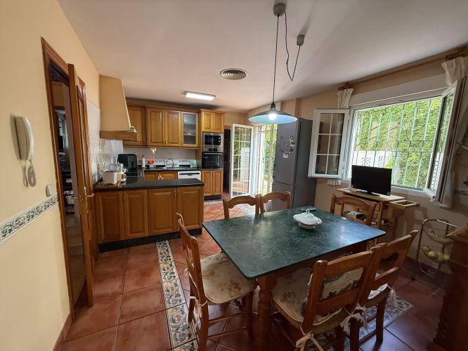 Exclusivo y Lujoso Chalet Independiente en el Brillante!