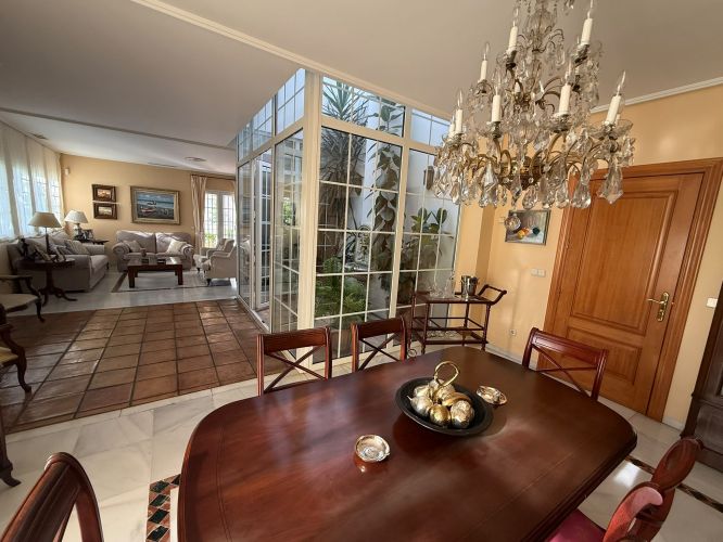 Exclusivo y Lujoso Chalet Independiente en el Brillante!