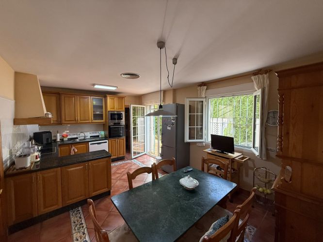 Exclusivo y Lujoso Chalet Independiente en el Brillante!