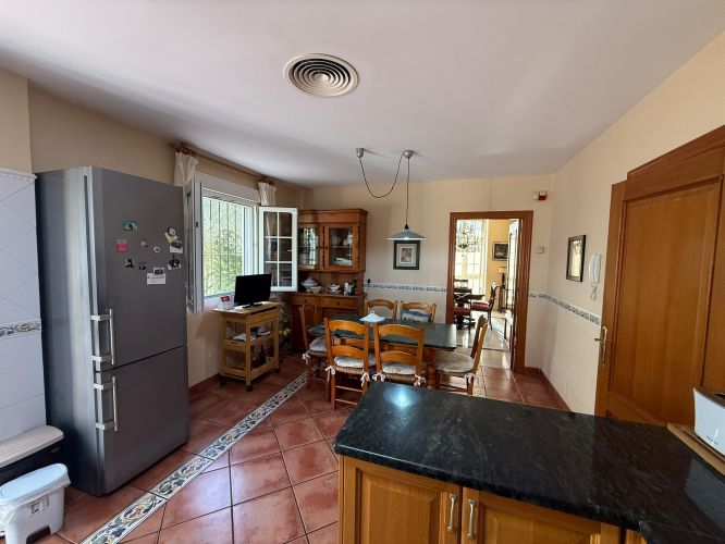 Exclusivo y Lujoso Chalet Independiente en el Brillante!