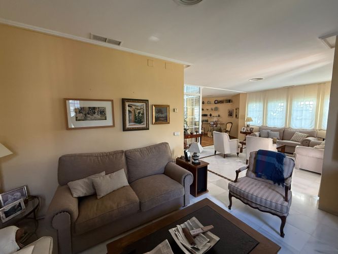 Exclusivo y Lujoso Chalet Independiente en el Brillante!