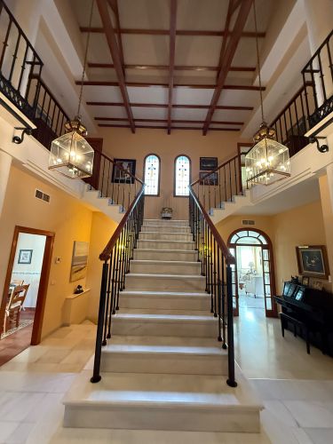 Exclusivo y Lujoso Chalet Independiente en el Brillante!