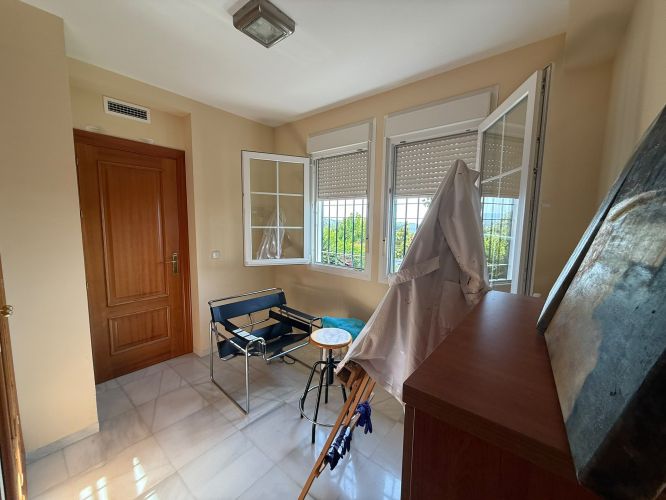 Exclusivo y Lujoso Chalet Independiente en el Brillante!