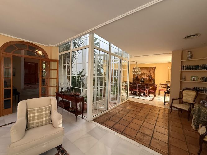 Exclusivo y Lujoso Chalet Independiente en el Brillante!