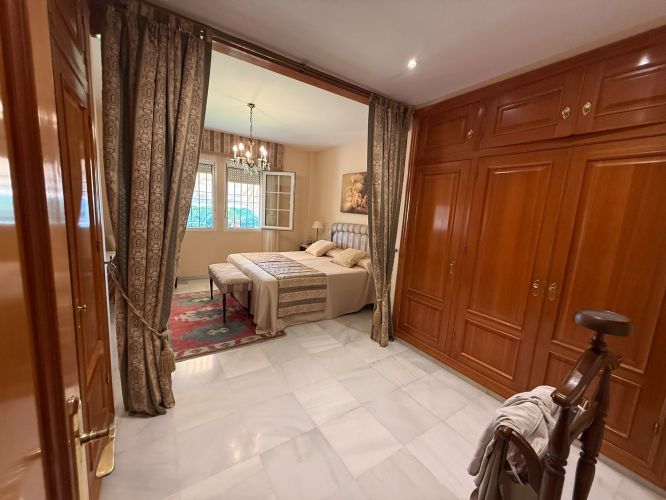 Exclusivo y Lujoso Chalet Independiente en el Brillante!