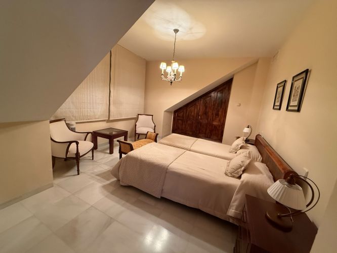 Exclusivo y Lujoso Chalet Independiente en el Brillante!