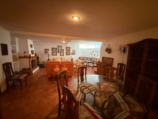 Exclusivo y Lujoso Chalet Independiente en el Brillante!