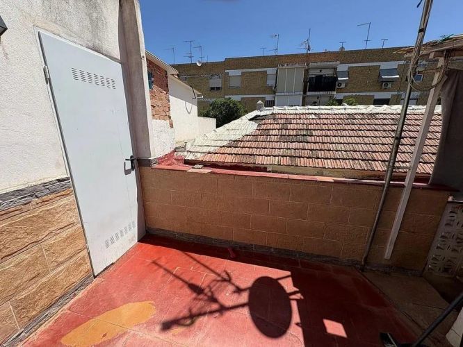 ACOGEDORA CASA REFORMADA EN CAMPO DE LA VERDAD – ZONA ALTA