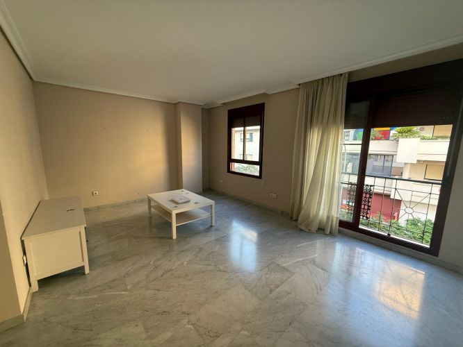 MAGNIFICO PISO JUNTO CAÑITO BAZAN