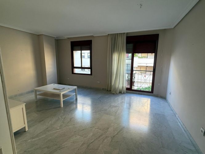 MAGNIFICO PISO JUNTO CAÑITO BAZAN