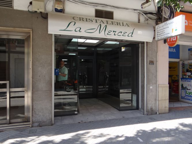 APLIO LOCAL COMERCIAL EN DOCE DE OCTUBRE
