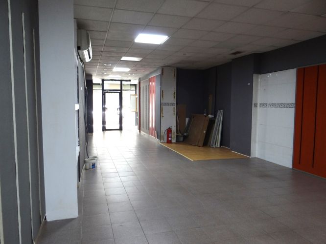 APLIO LOCAL COMERCIAL EN DOCE DE OCTUBRE