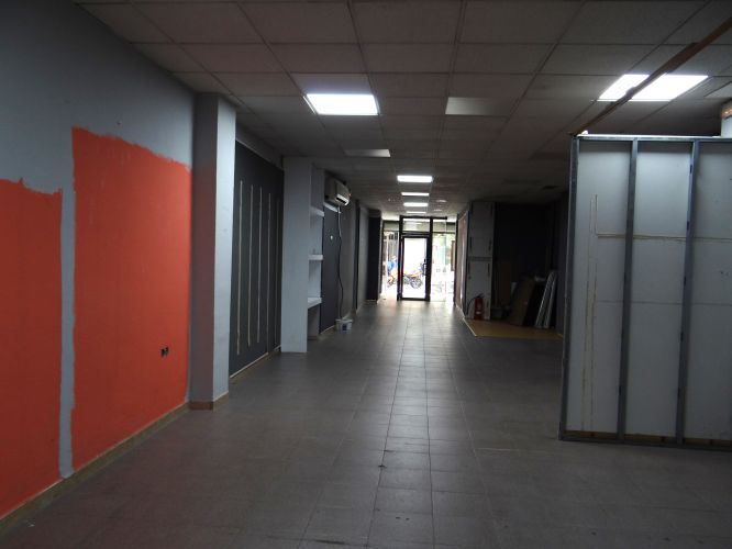 APLIO LOCAL COMERCIAL EN DOCE DE OCTUBRE