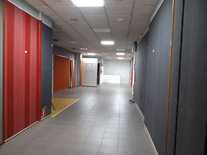 APLIO LOCAL COMERCIAL EN DOCE DE OCTUBRE