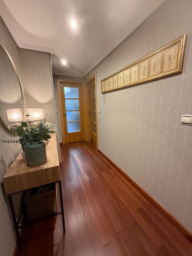EXCLUSIVO PISO CON AMPLIA PLAZA DE COCHERA TRASTERO Y PISCINA