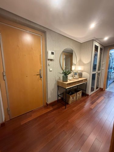 EXCLUSIVO PISO CON AMPLIA PLAZA DE COCHERA TRASTERO Y PISCINA