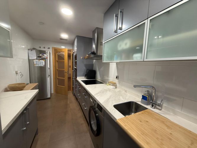 EXCLUSIVO PISO CON AMPLIA PLAZA DE COCHERA TRASTERO Y PISCINA