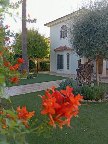EXCLUSIVO CHALET CON VISTAS