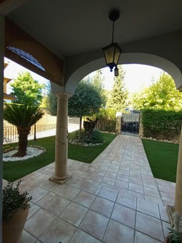 EXCLUSIVO CHALET CON VISTAS