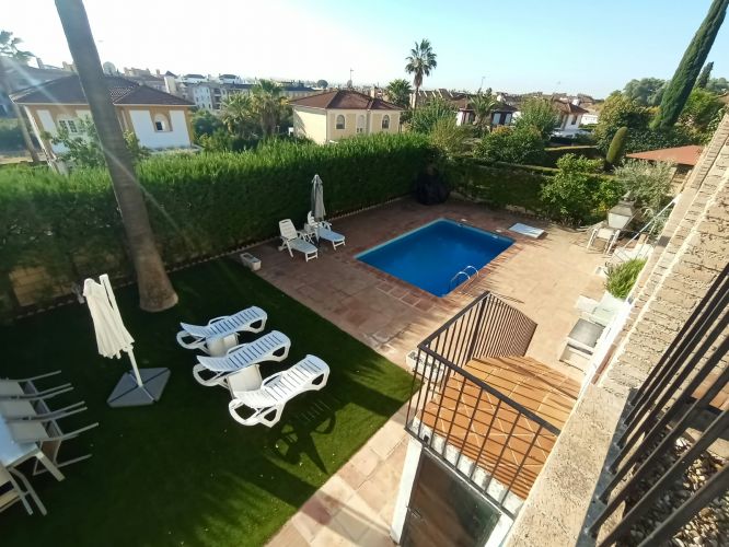 EXCLUSIVO CHALET CON VISTAS