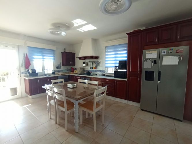 EXCLUSIVO CHALET CON VISTAS